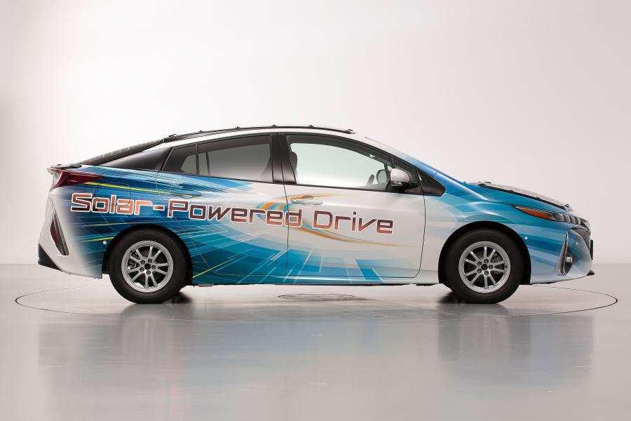  Toyota Prius PHV Solar-Powered Drive by Sharp 2019 года  (фото 4 из 13)